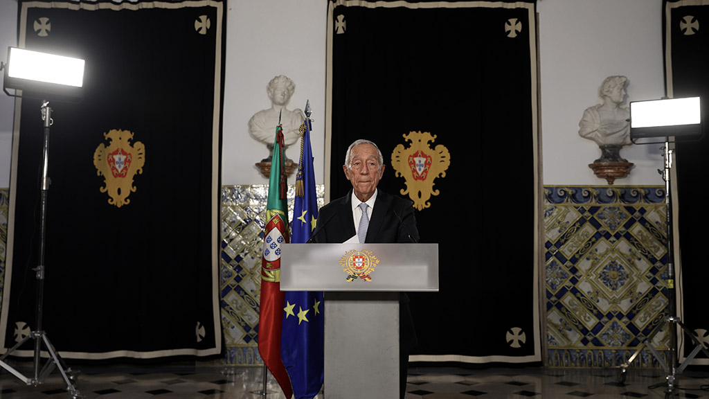 Presidente de Portugal convoca eleições antecipadas para 10 de março