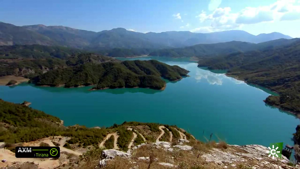 Lago de montaña en Durrës
