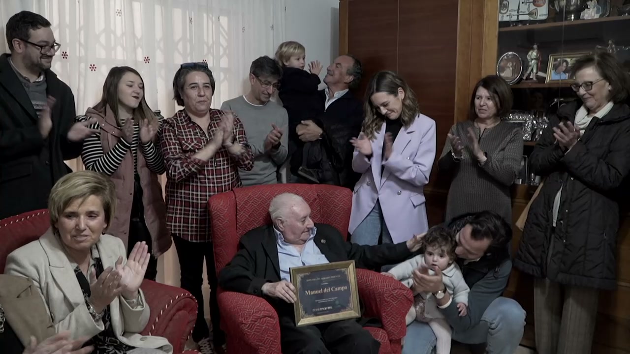 Manuel del Campo, profesor de música de Málaga, con su familia