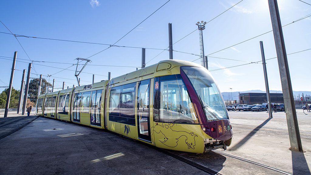 El tranvía de Jaén, paralizado desde 2011, sale de cocheras
