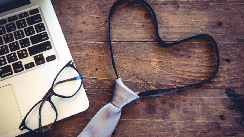 Cafelito y beso: ¿trabajo o amor?