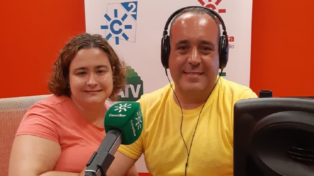 Cafelito y besos: ¿Qué canción no puede faltar en un karaoke?