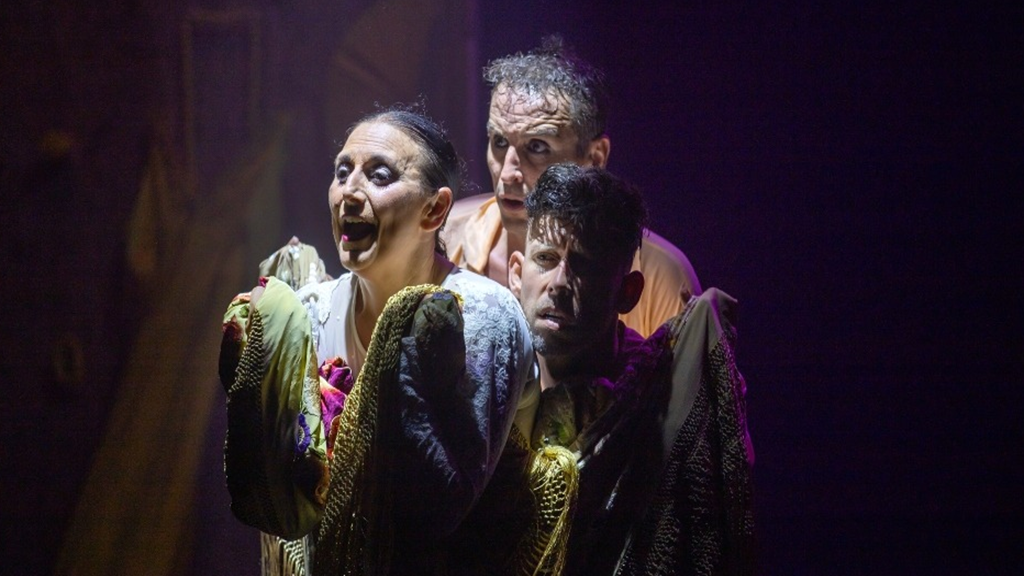 El flamenco es amor, el amor es vida yo vivo amando, La Lupi